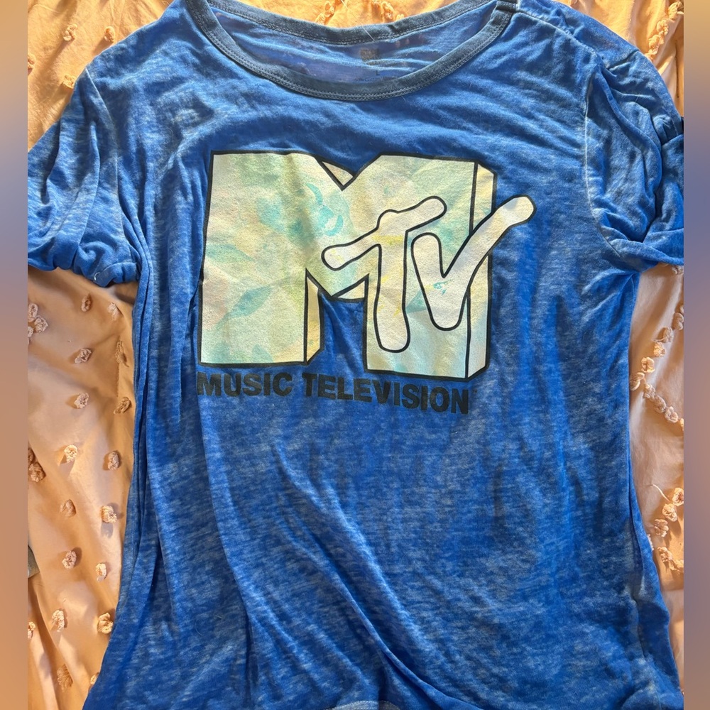 $7• thrifted MTV blue tee shirt